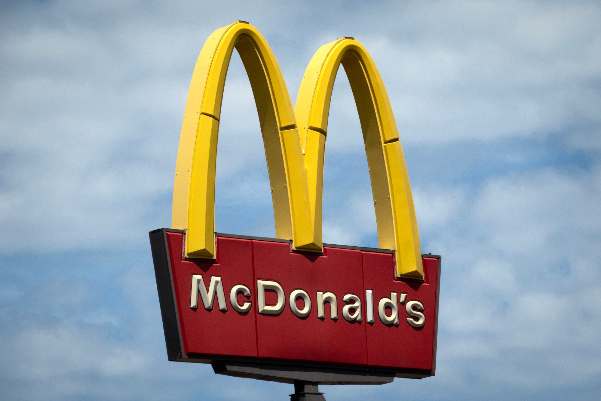 A sign towers over a McDonald’s restaurant on May 13, 2025 in Chicago. (Photo by Scott Olson/Getty Images)
